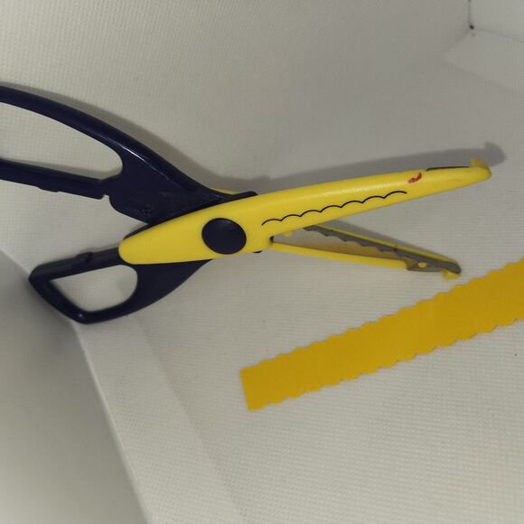 Fiskars Contemporary Corner Edger Scissor/Rocky &Scallop Craft Smart Paper Edger - Picture 16 of 16